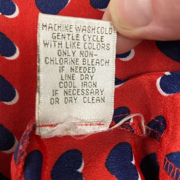 Kenar Sleeveless Heart Graphic Blouse - Picture 5 of 6